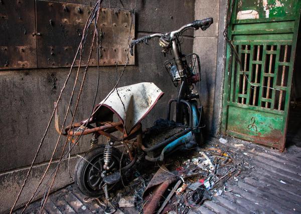 鄭州近4成火災(zāi)由電氣引起，電動車違規(guī)停放、充電，消防：重罰！
